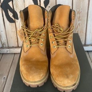 Timberland 6in wheat boots size 9